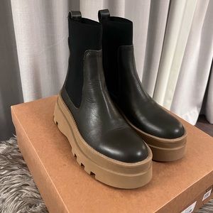 Steve Madden Lug Sole Boot in Olive Green - Size 7